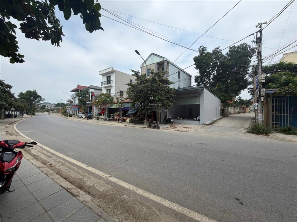 Chính chủ cần bán 68 mét toạ lạc tại phú cát. đường kinh doanh buôn bán.