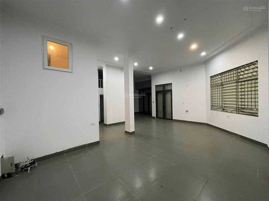 Cho thuê căn góc 200m2 x 3 tầng full điều hòa, phù hợp làm văn phòng, kho kđt foresa xuân phương