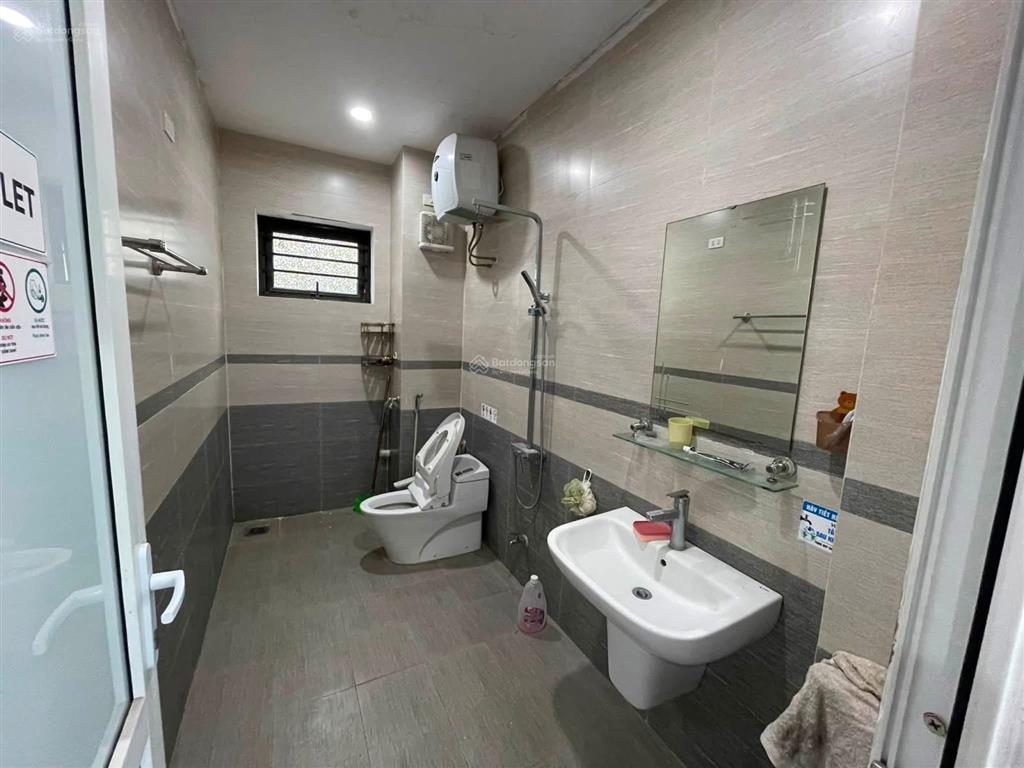 Cho thuê căn góc 200m2 x 3 tầng full điều hòa, phù hợp làm văn phòng, kho kđt foresa xuân phương