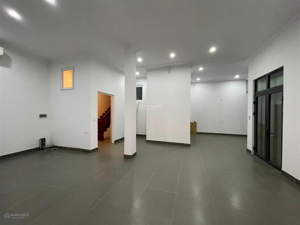 Cho thuê căn góc 200m2 x 3 tầng full điều hòa, phù hợp làm văn phòng, kho kđt foresa xuân phương