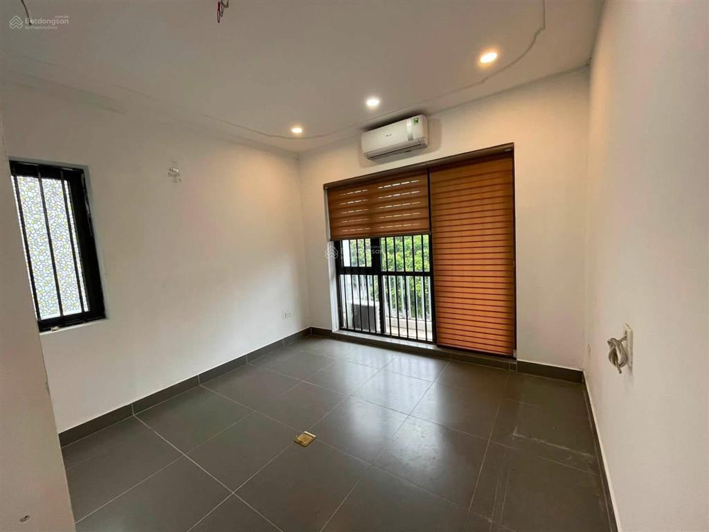 Cho thuê căn góc 200m2 x 3 tầng full điều hòa, phù hợp làm văn phòng, kho kđt foresa xuân phương