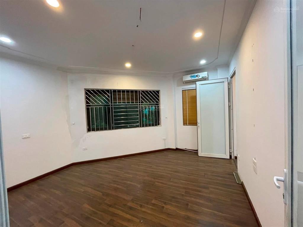 Cho thuê căn góc 200m2 x 3 tầng full điều hòa, phù hợp làm văn phòng, kho kđt foresa xuân phương