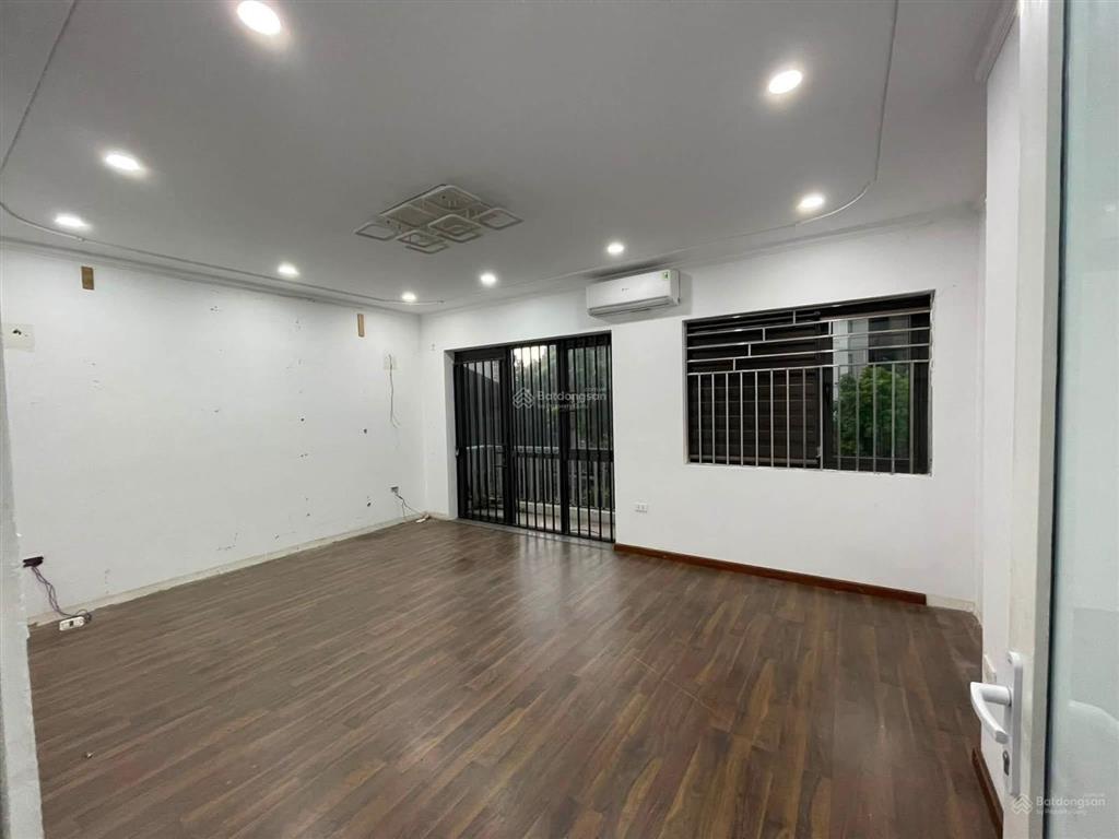 Cho thuê căn góc 200m2 x 3 tầng full điều hòa, phù hợp làm văn phòng, kho kđt foresa xuân phương