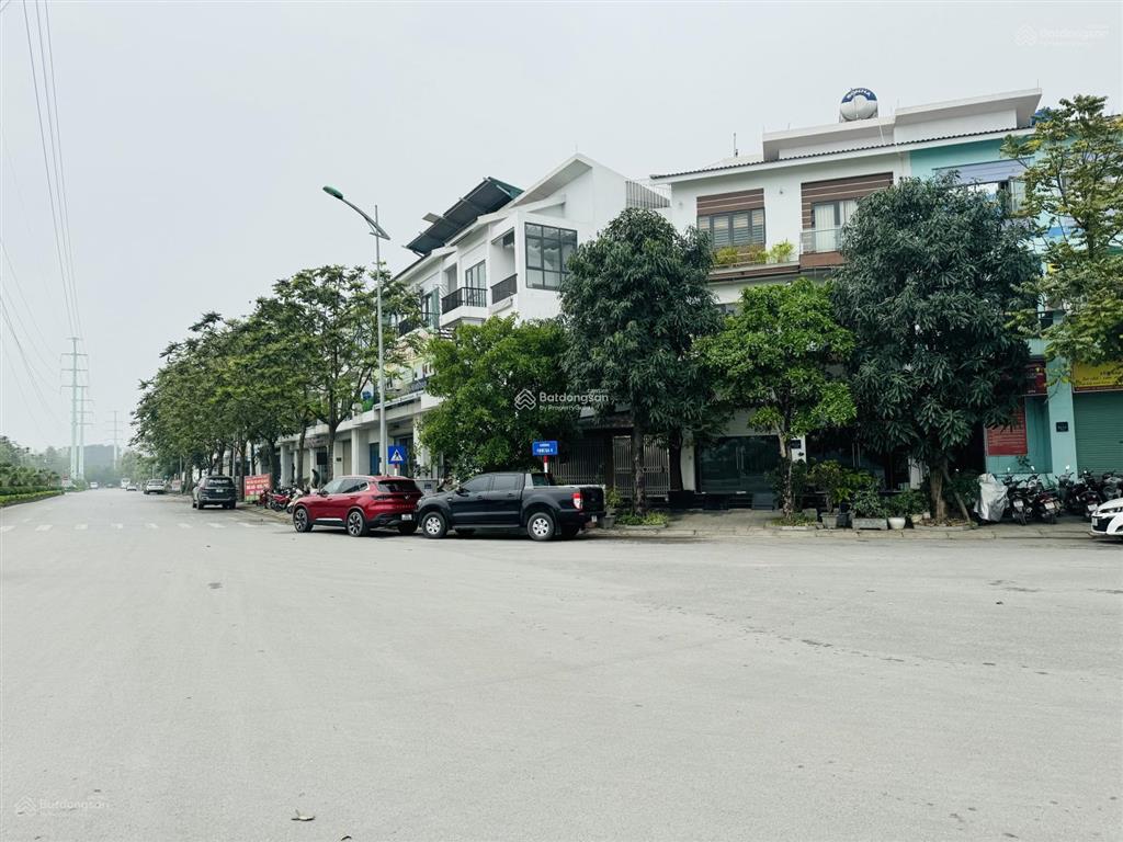 Hot. cần bán shophouse mặt đường 70 kđt foresa  tasco xuân phương,90m2 nhà 2 mặt đg,view công viên