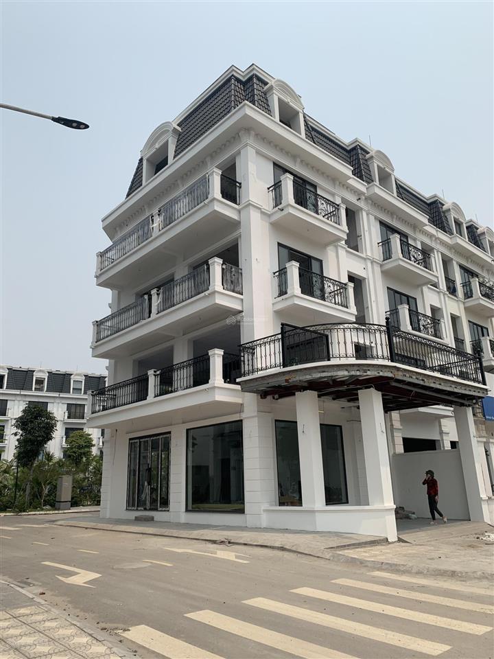 Cần bán bt foresa góc đường đôi vị trí đẹp giá hợp lý, mua ở đầu tư đón sóng đường 70 tăng giá mạnh
