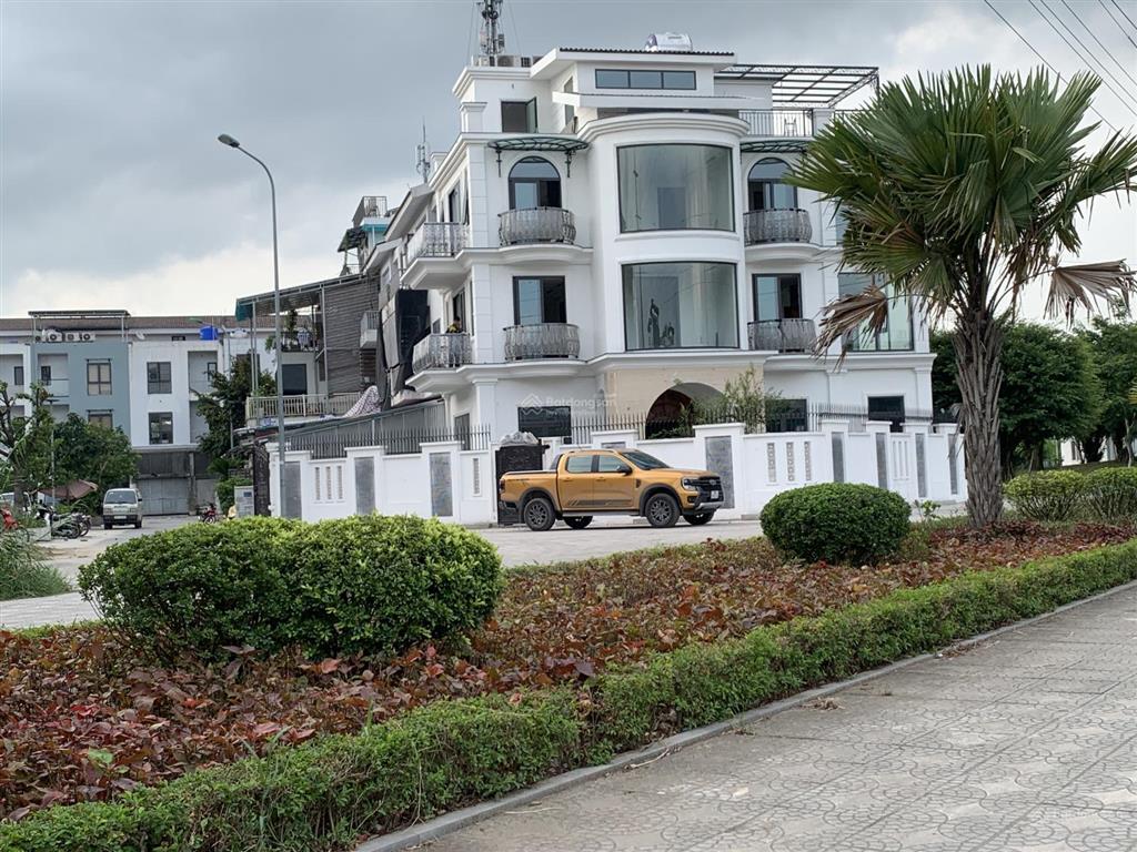 Cần bán bt foresa góc đường đôi vị trí đẹp giá hợp lý, mua ở đầu tư đón sóng đường 70 tăng giá mạnh