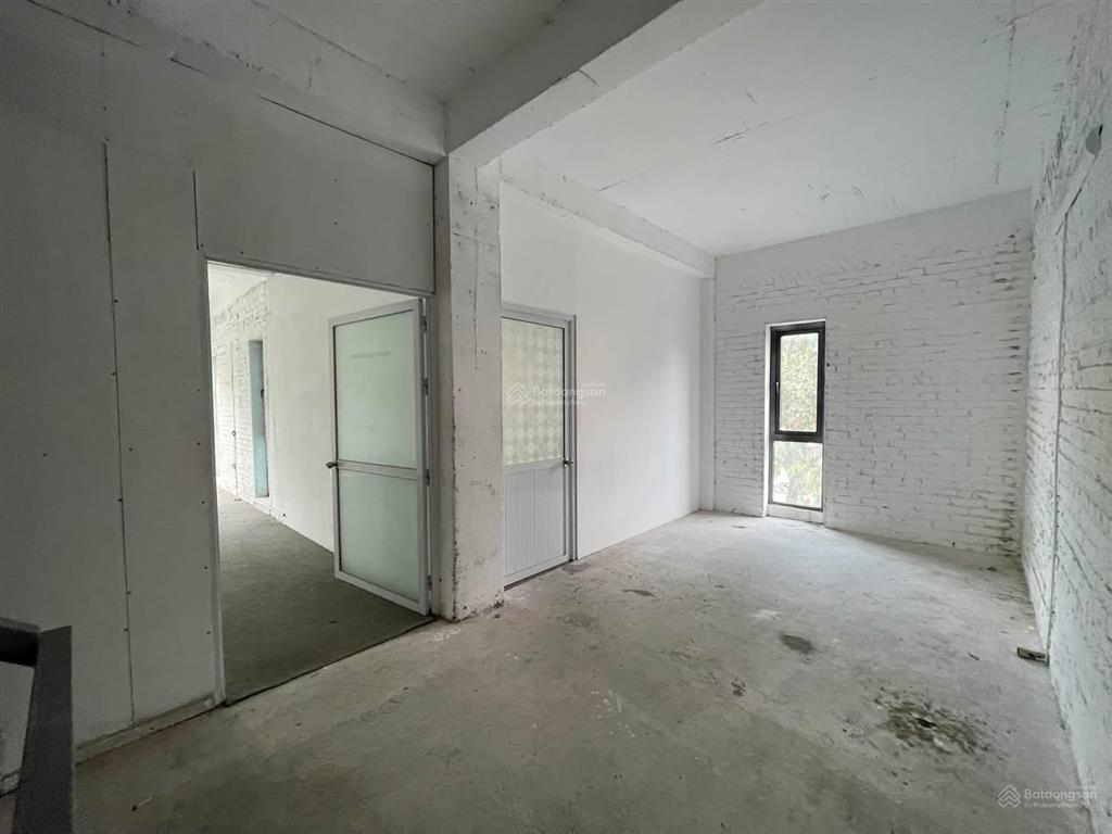 Cho thuê biệt thự hoàn thiện cơ bản làm kho vp kđt foresa xuân phương dt 168m2 x 3t, giá 18tr/th