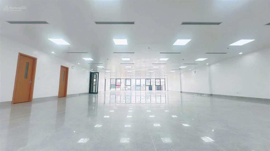 Cần bán tòa nhà văn phòng 10 tầng mặt phố yên lãng  đống đa hn.