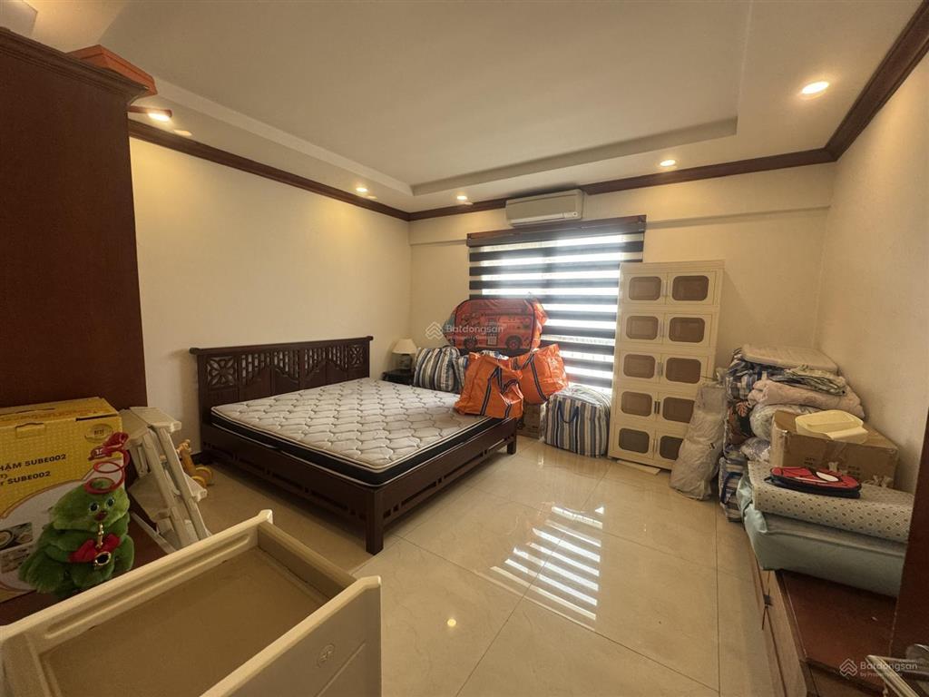 Bán căn hộ 2 phòng ngủ ban công đông nam chung cư d2 giảng võ