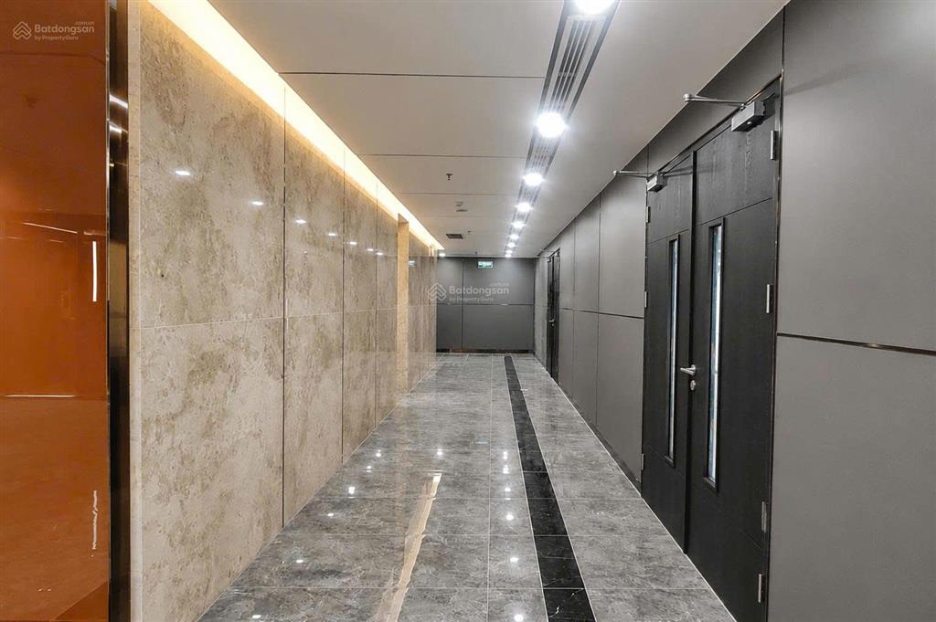 Cho thuê văn phòng cao cấp trung tâm thương mại chợ mơ