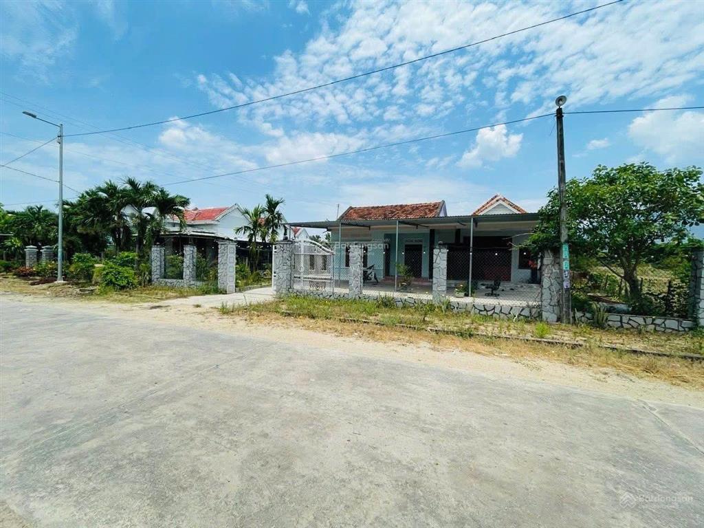 Chính chủ cần bán gấp vườn ở ninh hòa  sẵn nhà đẹp, đang vườn cây ăn trái trĩu quả.  0769 568 ***