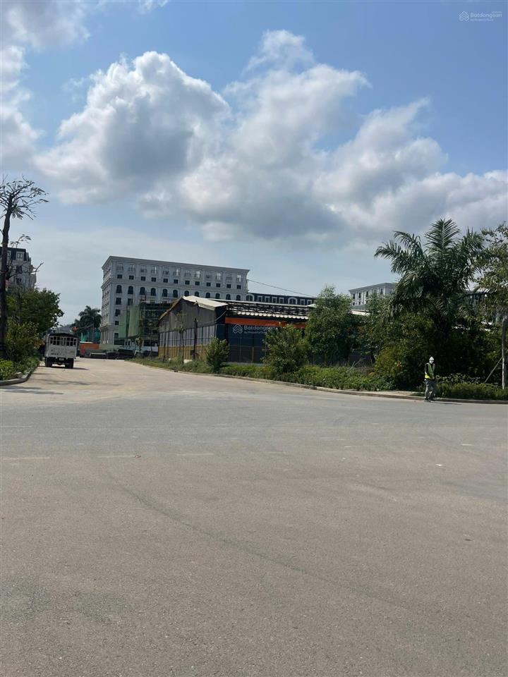 Bán 2378m2 đất sổ đỏ cạnh a la carte bãi cháy ha long