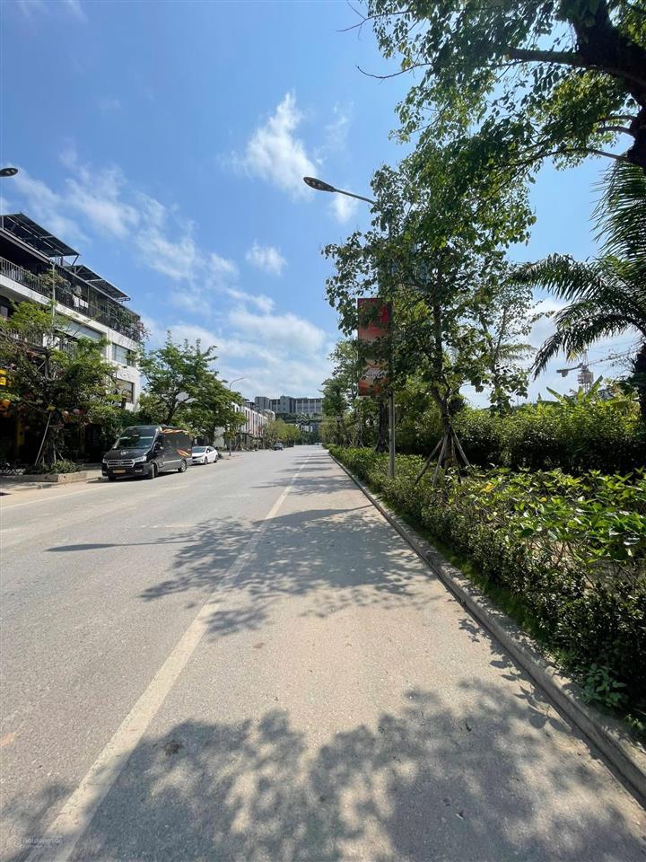 Bán 2378m2 đất sổ đỏ cạnh a la carte bãi cháy ha long