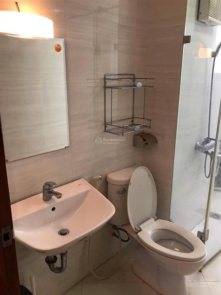 Cho thuê nhà tầng 4 ngõ rộng tiện đi lại gần trung tâm, giá rẻ