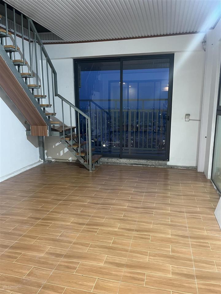 Cho thuê căn penhouse sky 9, đường liên phường, quận 9 gồm 3 pn và 2 vệ sinh, sân vườn có nội thất