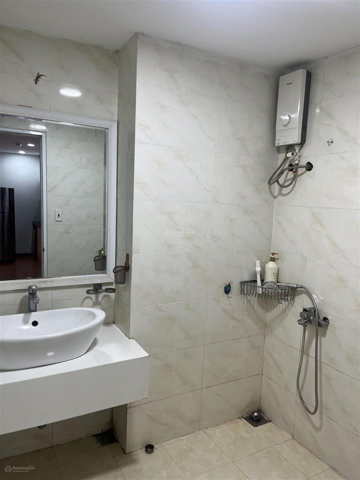 Cho thuê căn penhouse sky 9, đường liên phường, quận 9 gồm 3 pn và 2 vệ sinh, sân vườn có nội thất