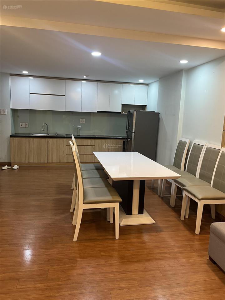 Cho thuê căn penhouse sky 9, đường liên phường, quận 9 gồm 3 pn và 2 vệ sinh, sân vườn có nội thất