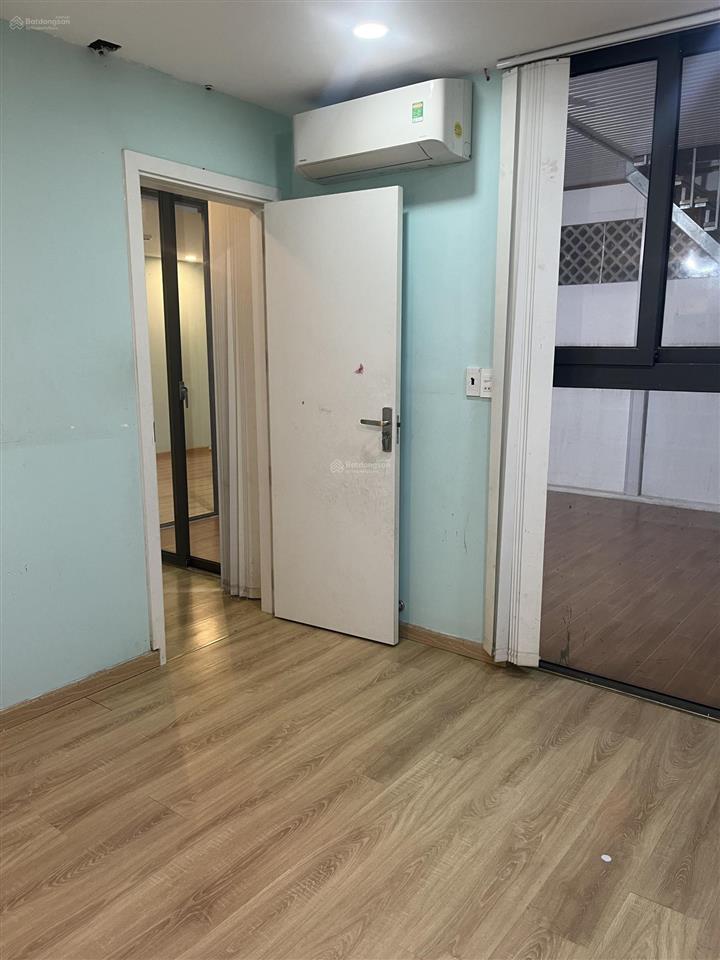Cho thuê căn penhouse sky 9, đường liên phường, quận 9 gồm 3 pn và 2 vệ sinh, sân vườn có nội thất