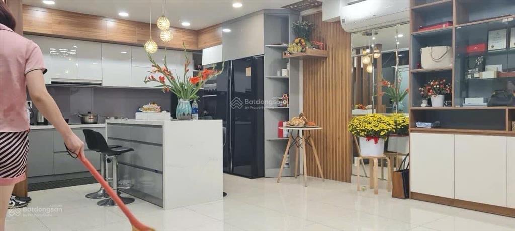 Cho thuê một số căn penthouse sky 9. thiết kế duplex gồm 3pn, 2 wc có sân vườn full nội thất