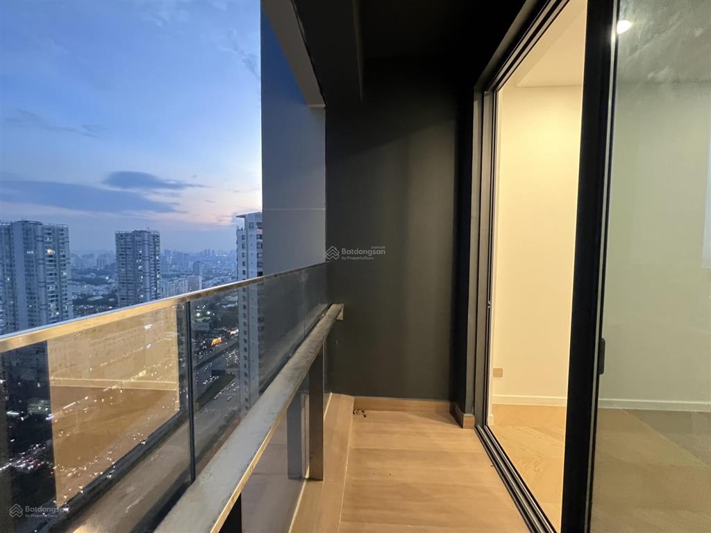 Căn 2 phòng ngủ góc lumiere riverside. sổ hồng sẵn. view hồ bơi siêu đẹp