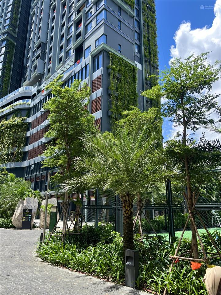 Căn 2 phòng ngủ góc lumiere riverside. sổ hồng sẵn. view hồ bơi siêu đẹp