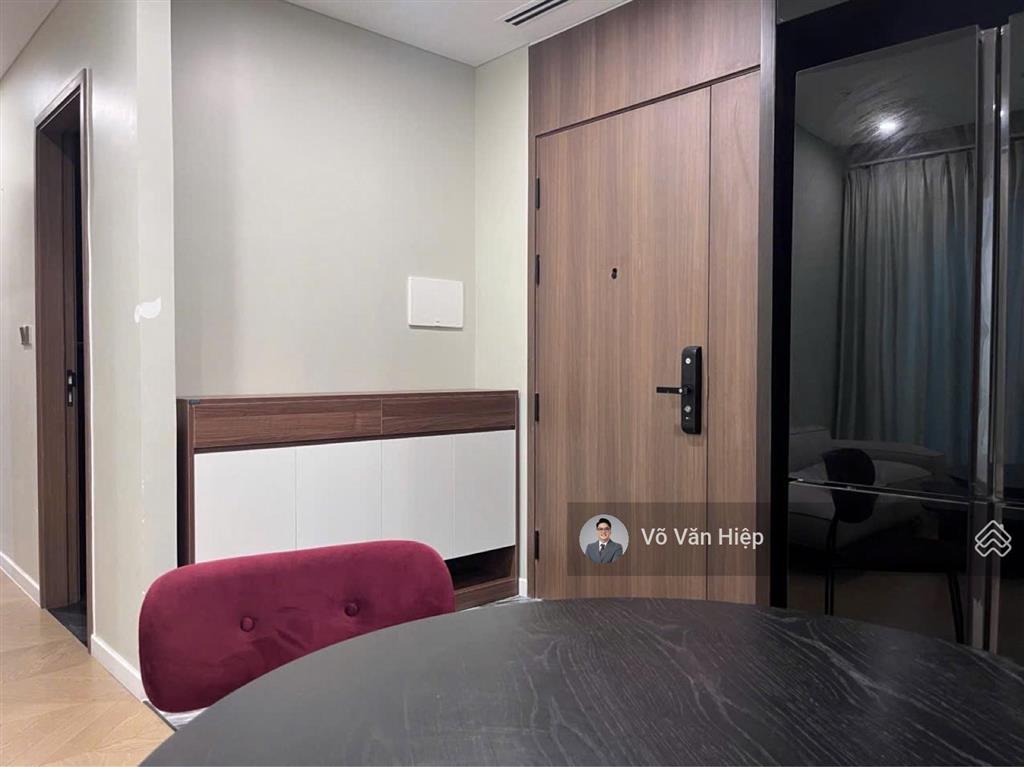 Cho thuê căn 2 phòng ngủ view thành phố, full nội thất, 35 triệu/tháng