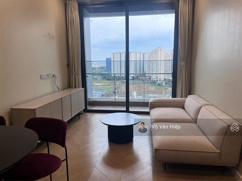 Cho thuê căn 2 phòng ngủ view thành phố, full nội thất, 35 triệu/tháng