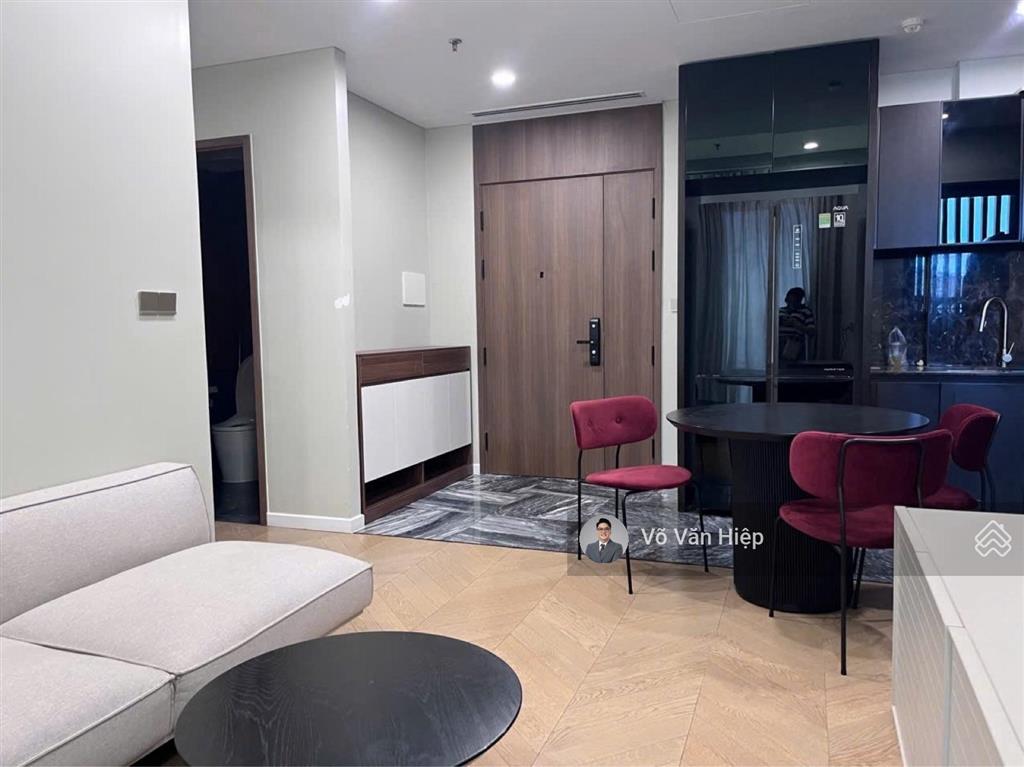 Cho thuê căn 2 phòng ngủ view thành phố, full nội thất, 35 triệu/tháng