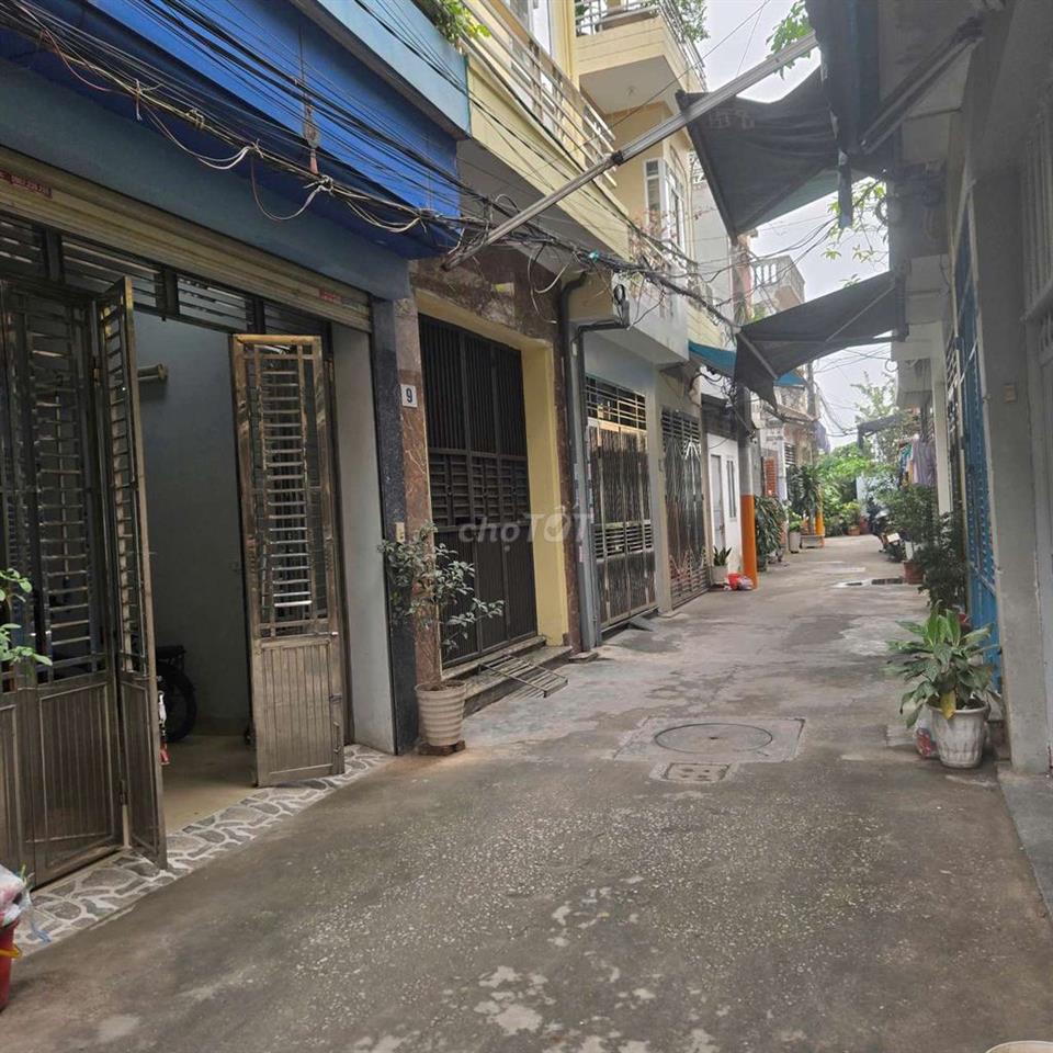 [CHÍNH CHỦ] BÁN NHÀ 3 TẦNG DÂN XÂY - NẰM Ở GIỮA CÁC KHU ĐÔ THỊ LỚN