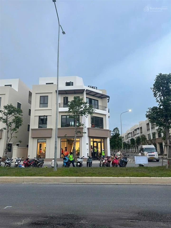 Nhà phố vinhomes green city  giá chỉ 2.793 tỷ, diện tích 60m2 xây dựng 4 tầng dt sàn sử dụng 173m2