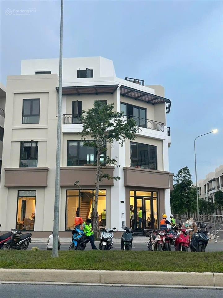 Nhà phố vinhomes green city  giá chỉ 2.793 tỷ, diện tích 60m2 xây dựng 4 tầng dt sàn sử dụng 173m2
