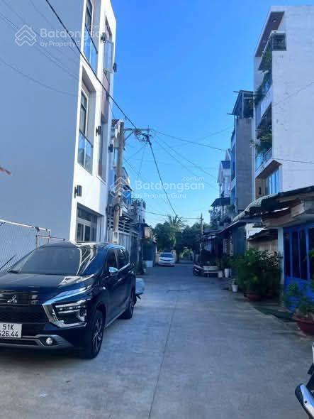 Đất gần khu đô thị vạn phúc, hẻm 6m, sát mặt tiền quốc lộ 13, khu phân lô đồng bộ, sổ hồng riêng