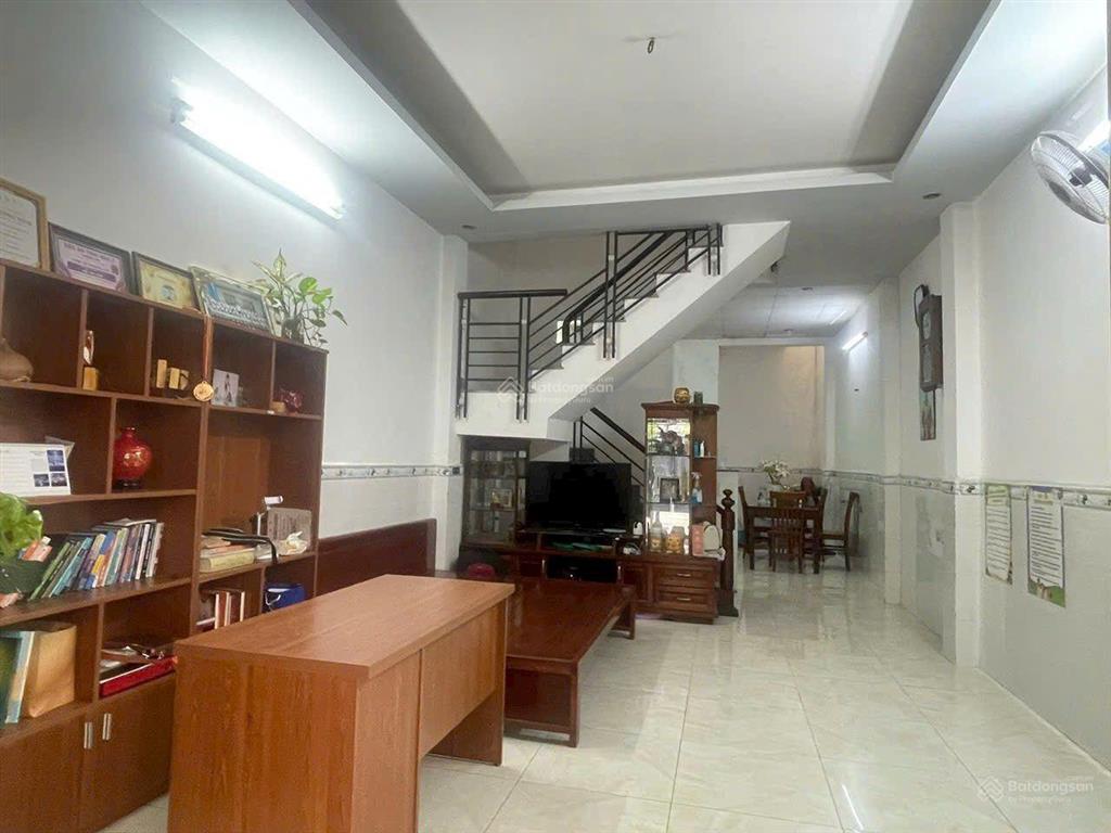 Nhà sân ô tô đối diện khu đô thị vạn phúc, 1 lầu chỉ 7,5 tỷ tl