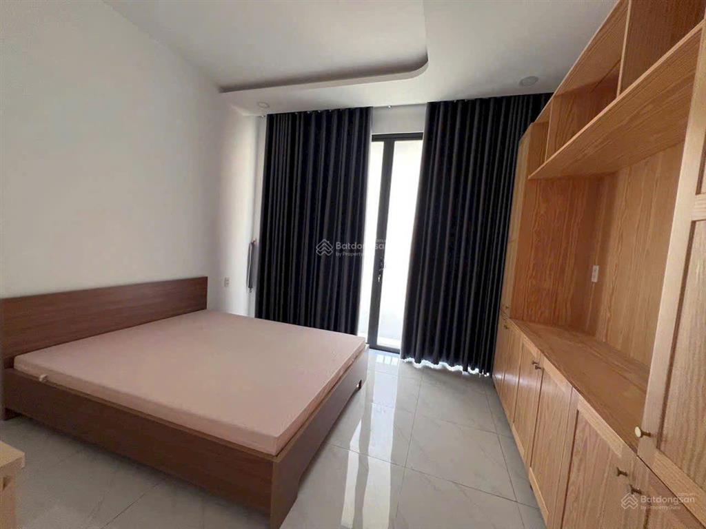 Nhà ngay phạm văn đồng, đường rộng 4 lầu, sổ hồng riêng