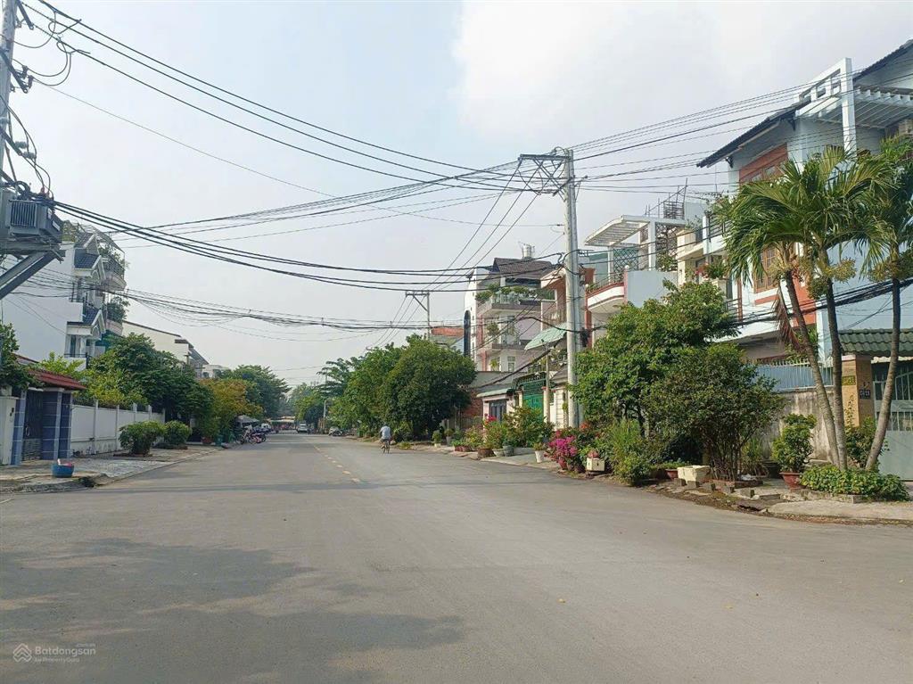 Nhà ngay phạm văn đồng, đường rộng 4 lầu, sổ hồng riêng