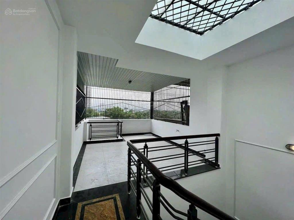 Nhà ngay phạm văn đồng, đường rộng 4 lầu, sổ hồng riêng