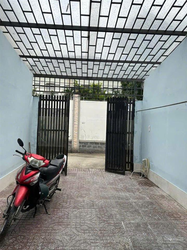 Nhà sân xe hơi, gần khu đô thị vạn phúc, đại học luật, sát bình thạnh