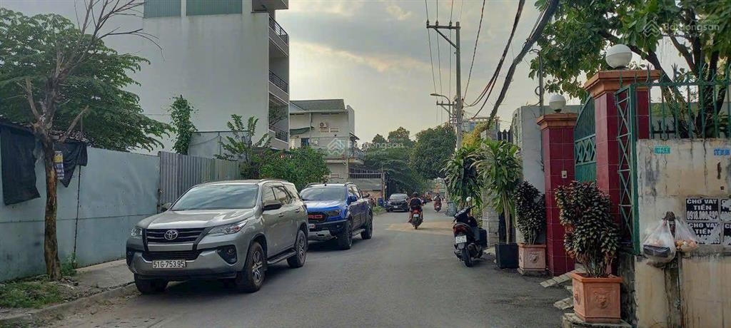 Bán đất 1 xẹc quốc lộ 13, đường 7m, thích hợp ở, làm căn hộ dịch vụ, xây công ty