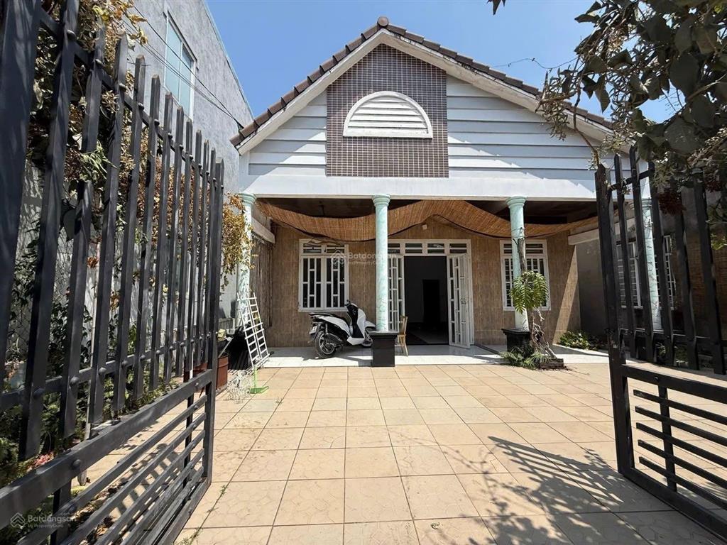 Bán nhà gần ngã tư tân phong  công viên b5 (dt 10m * 16m) shr thổ cư