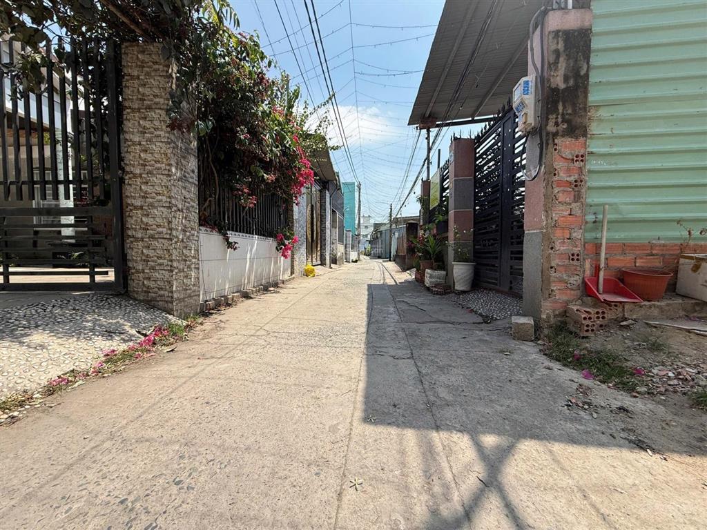 Bán nhà gần ngã tư tân phong  công viên b5 (dt 10m * 16m) shr thổ cư