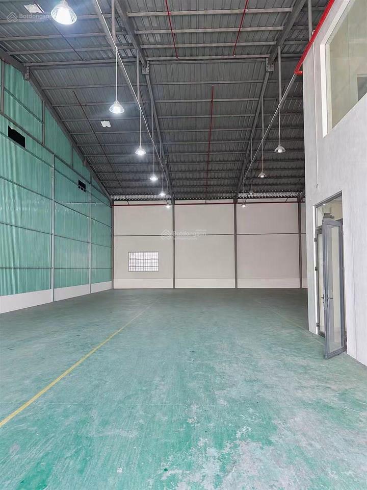 Cho thuê kho xưởng 700m2, pccc tự động, đường lã xuân oai, quận 9