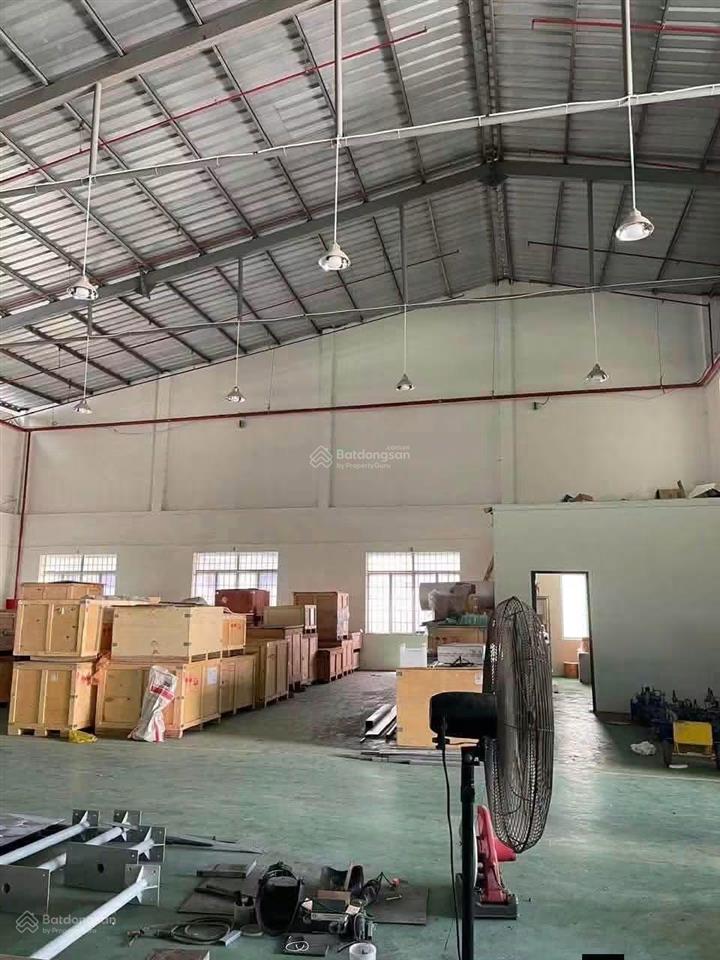 Cho thuê kho xưởng 700m2, pccc tự động, đường lã xuân oai, quận 9