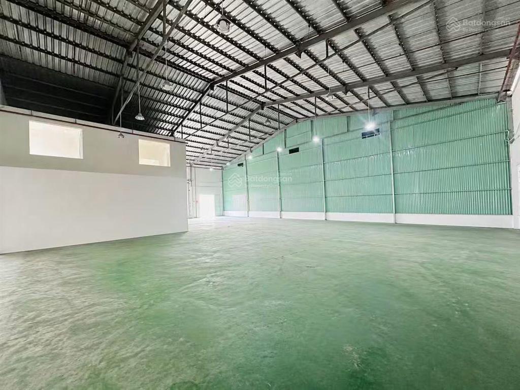 Cho thuê kho xưởng 700m2, pccc tự động, đường lã xuân oai, quận 9