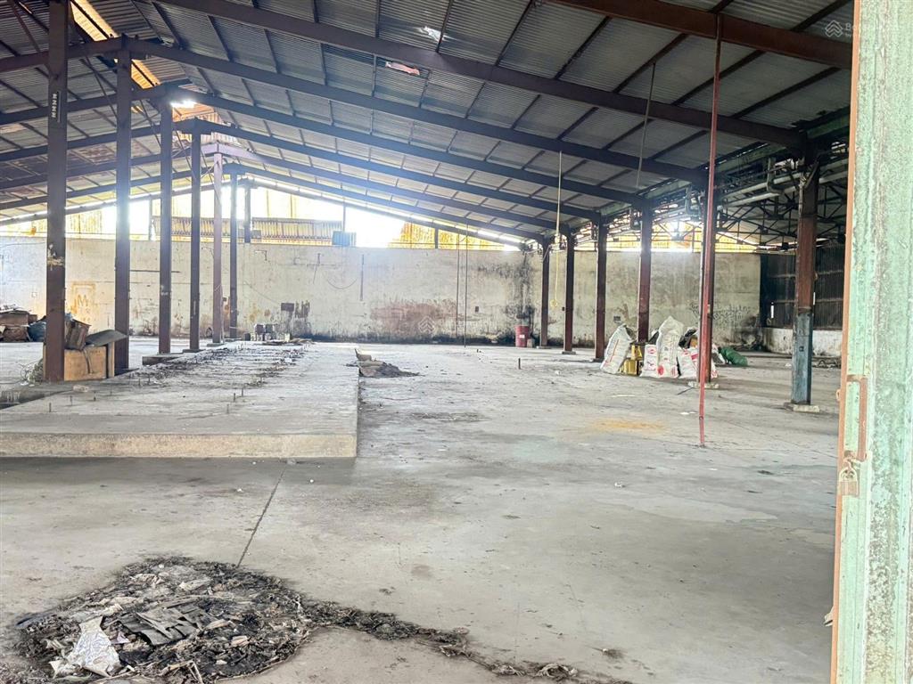 Cho thuê xưởng 2700m2, 60 triệu/th đường hoàng hữu nam, quận 9