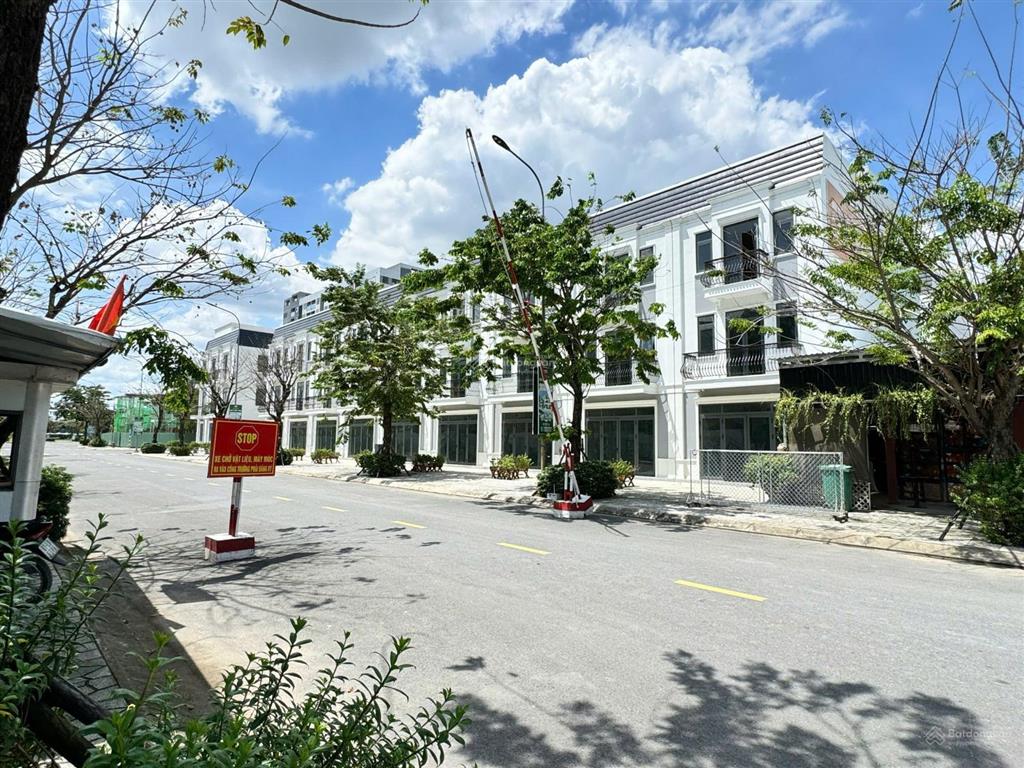 Bán biệt thự ven sông chánh mỹ, 3,826 tỷ, 112m2, tại nguyễn văn cừ, thủ dầu một