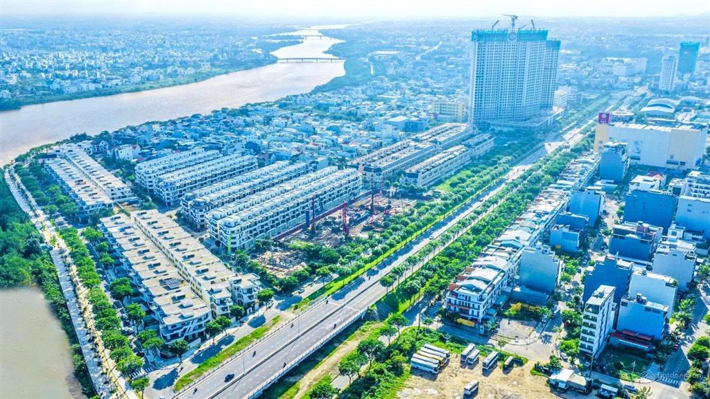 Bán nhà biệt thự mặt sông hàn, ngay trung tâm tp đà nẵng. khu vực sầm uất, ưu đãi cho kh thiện chí