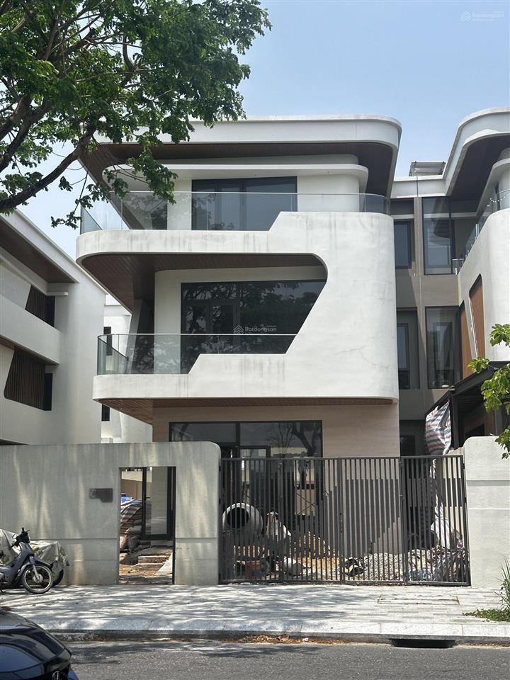 Bán nhà biệt thự mặt sông hàn, ngay trung tâm tp đà nẵng. khu vực sầm uất, ưu đãi cho kh thiện chí