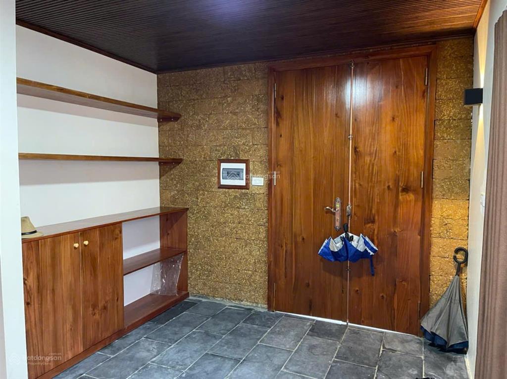 Chính chủ gửi bán biệt thự đẹp tại thang mây  bản xôi ,view hồ, 287m2 sổ đỏ full thổ cư,hoàn thiện
