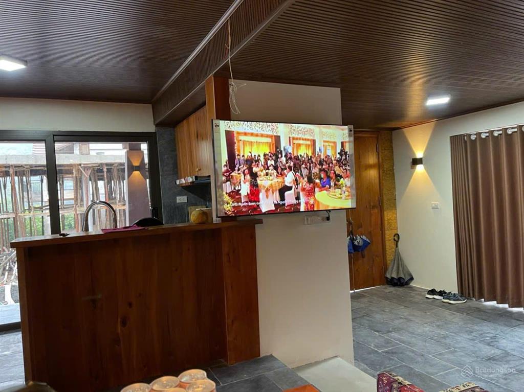 Chính chủ gửi bán biệt thự đẹp tại thang mây  bản xôi ,view hồ, 287m2 sổ đỏ full thổ cư,hoàn thiện