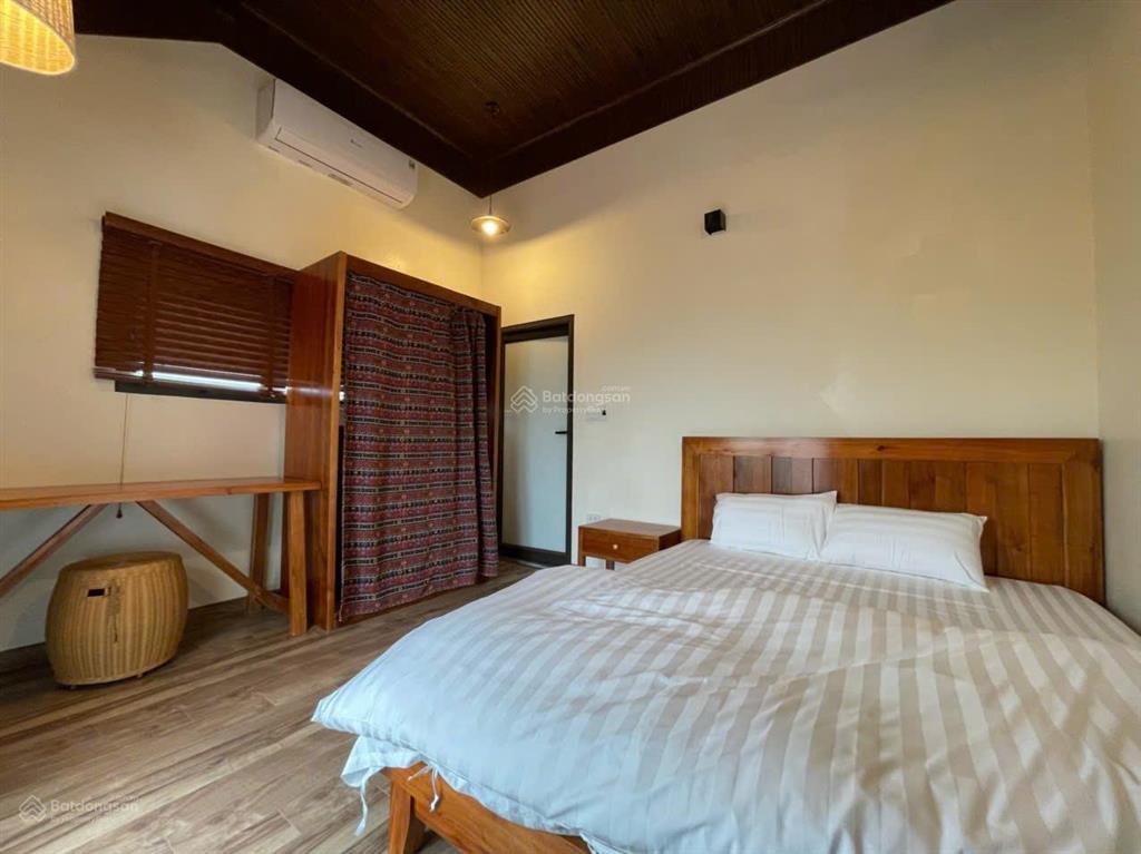 Chính chủ gửi bán biệt thự đẹp tại thang mây  bản xôi ,view hồ, 287m2 sổ đỏ full thổ cư,hoàn thiện